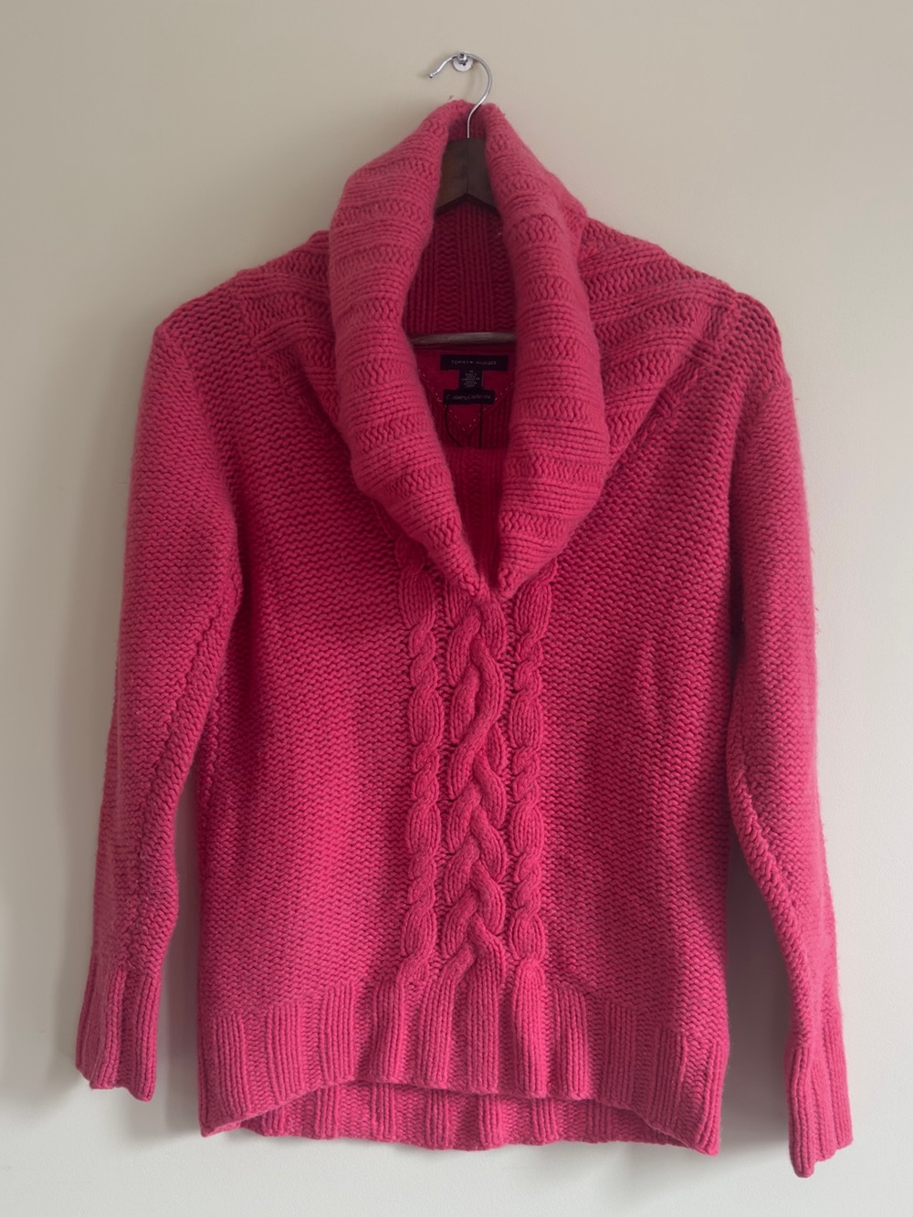 100% Cashmere Chunky Cable-Knit Cowl Sweater in Magenta